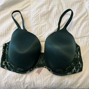 Victoria’s Secret Body by Victoria, green bra with lace detail 38 DD